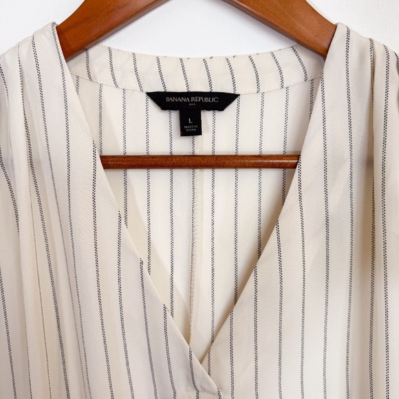 Banana Republic Ivory blouse classic v neck short sleeve pin striped size large - Picture 6 of 11
